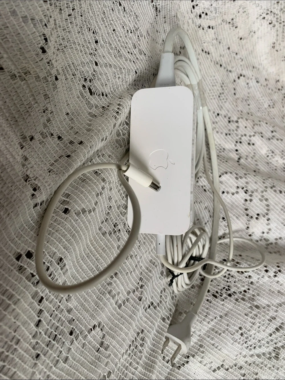 Apple AirPort Extreme Base Station A1143 Wireless Router w/ Power Supply Tested